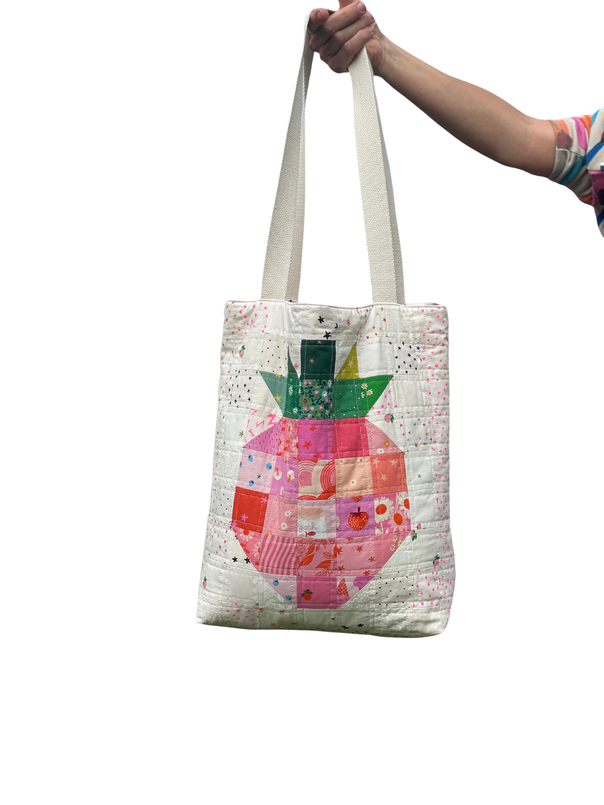 Sample Strawberry Tote Bag met kleurrijke Quiltstoffen